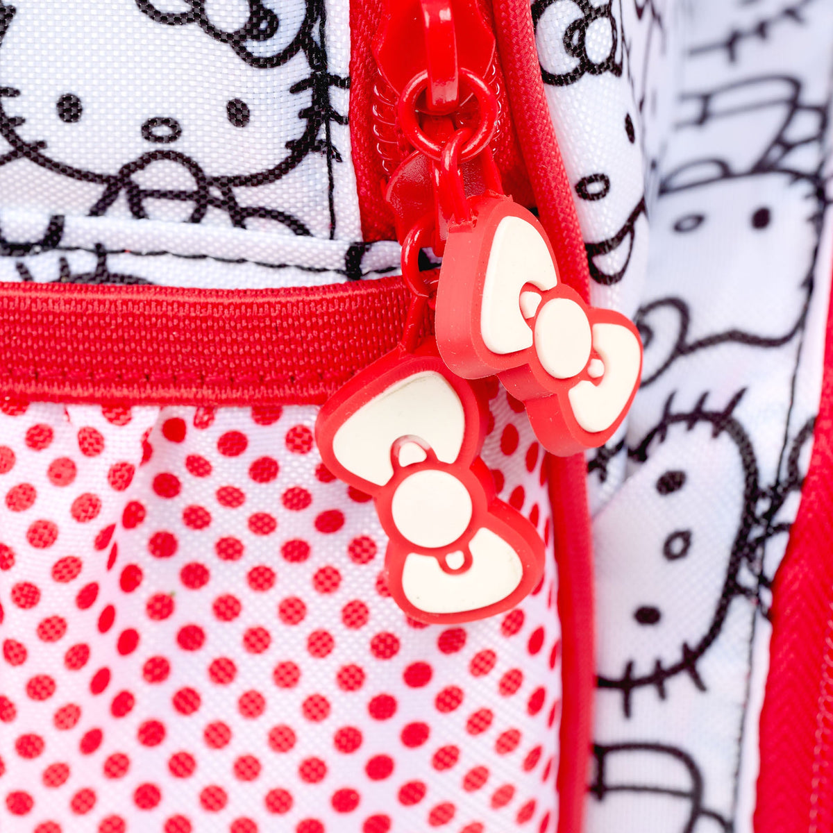 hello-kitty-classic-backpack-cooler-t5 00027925-Z.jpg